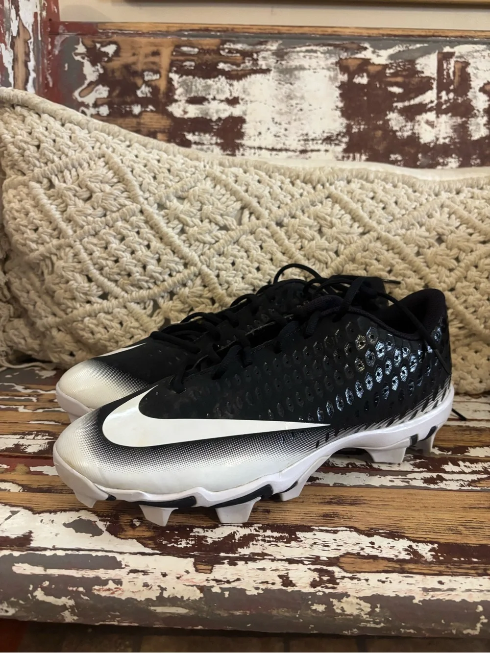 Nike Men’s Black & White Athletic Cleats